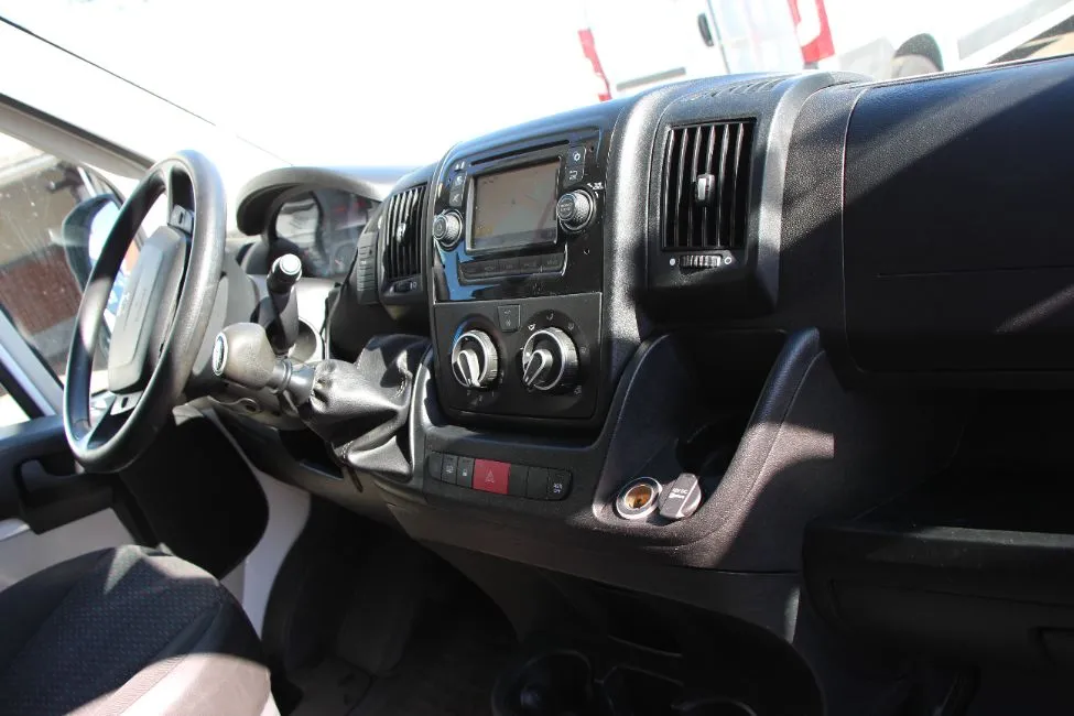 Peugeot Boxer 2.0 Hdi EU6 Airco Cruis Co. Waranty Image 11